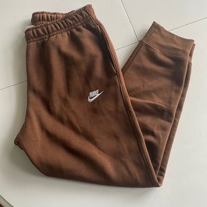 NWT - NIKE - Men’s Sportswear Club Fleece Standard fit Joggers Sweatpants Taper